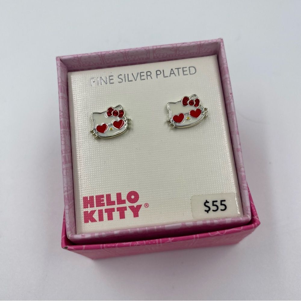 NWT‎ Hello Kitty Fine Silver Plated Heart Earings